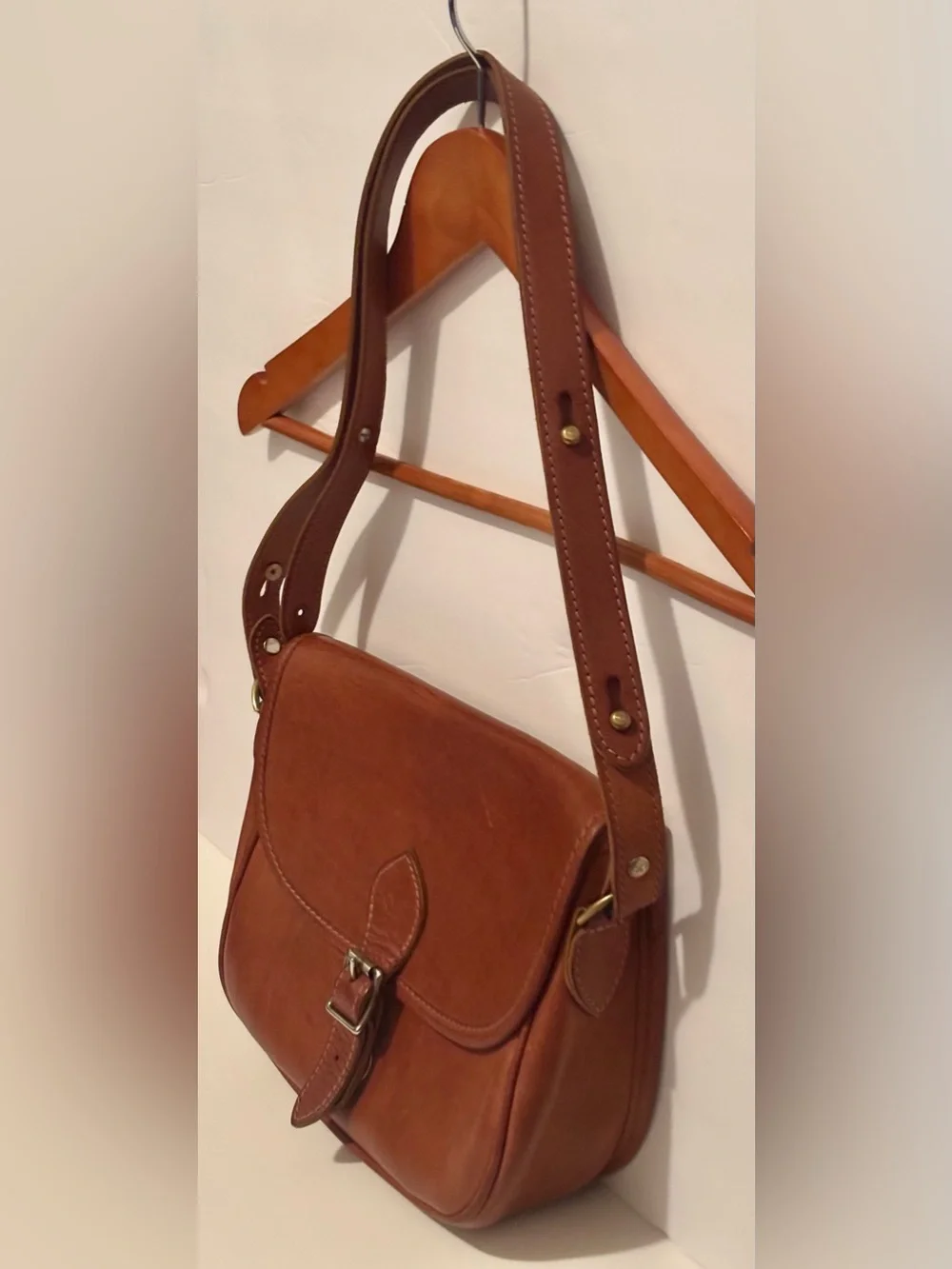 Chapmen Full-Grain Tanned Leather Saddle Bag Tan | NMS 10L